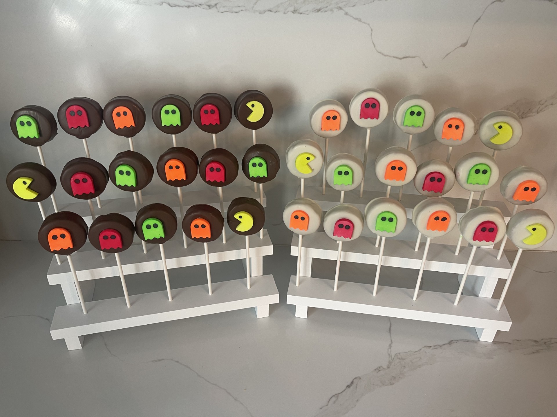 Chocolate Oreo pops detail